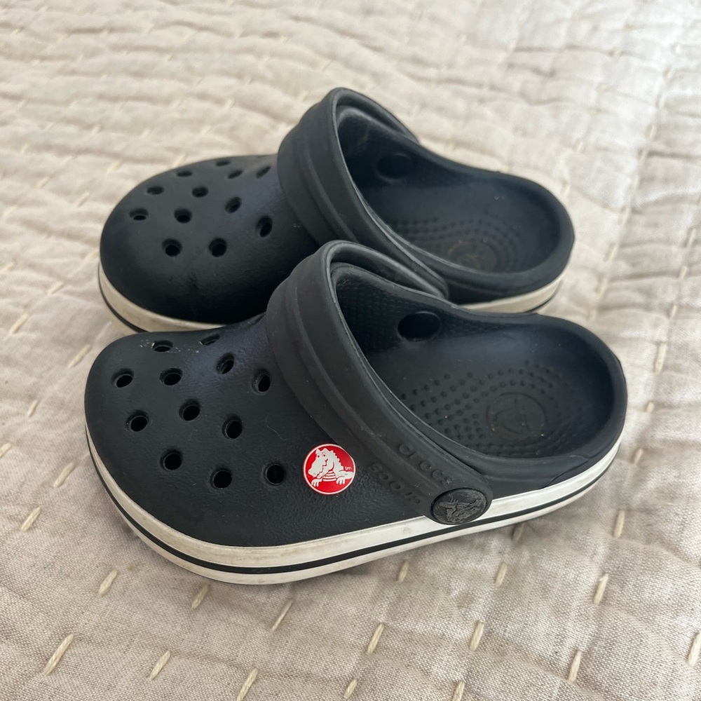 Kids toddler Crocs Navy red Clogs size 4/5